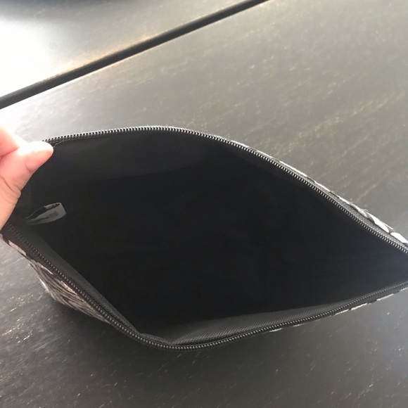 Queen Alaffia Makeup Bag Made in Ghana - Picture 4 of 7